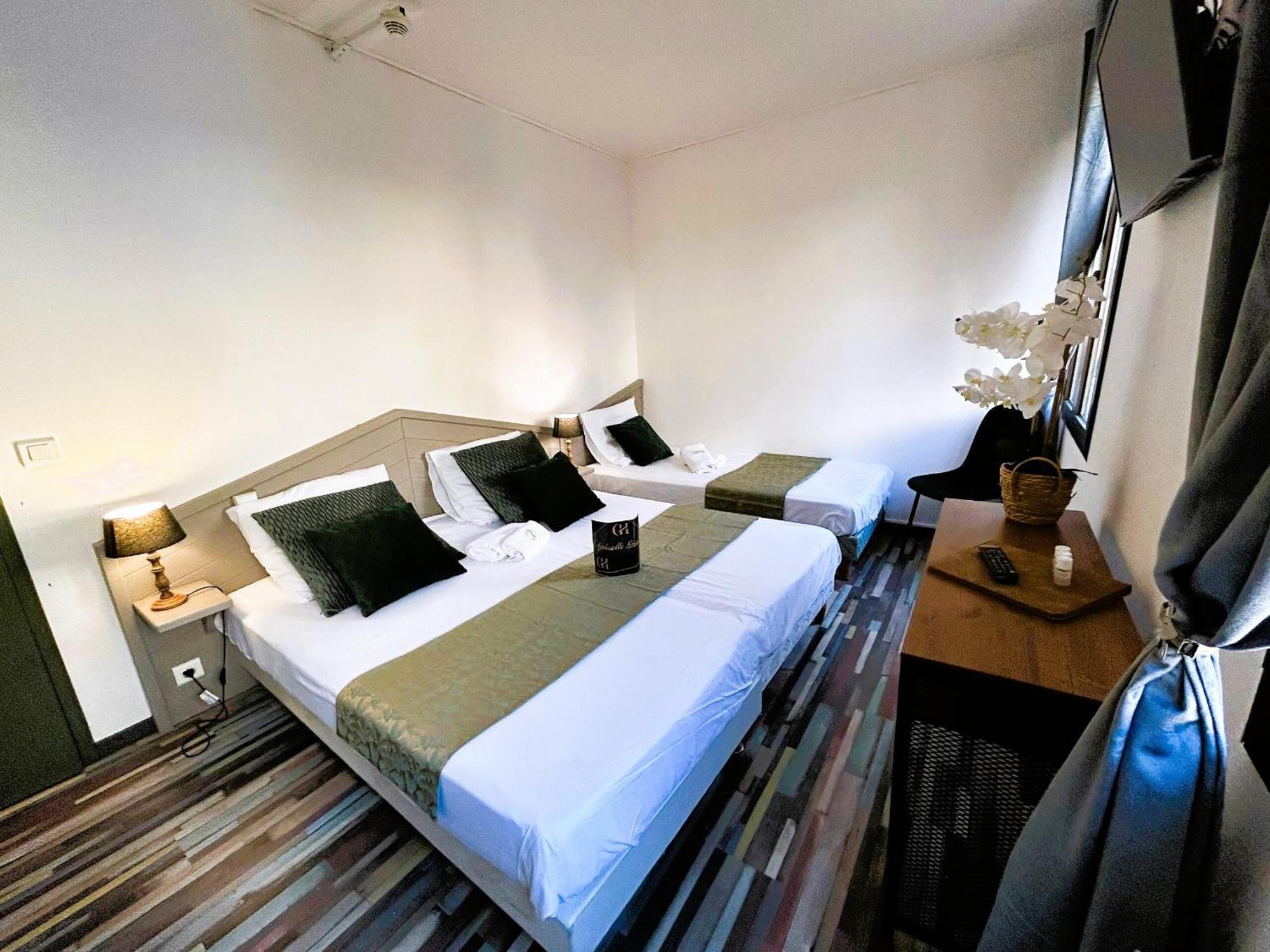 Gabrielle Hotel Aiguines Ruang foto