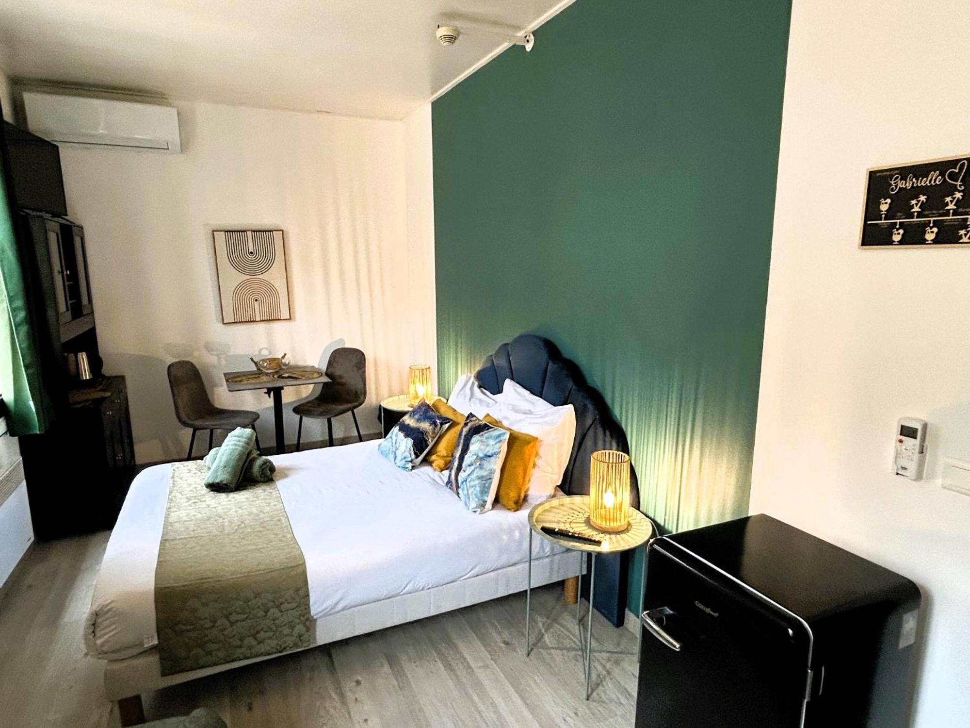 Gabrielle Hotel Aiguines Ruang foto